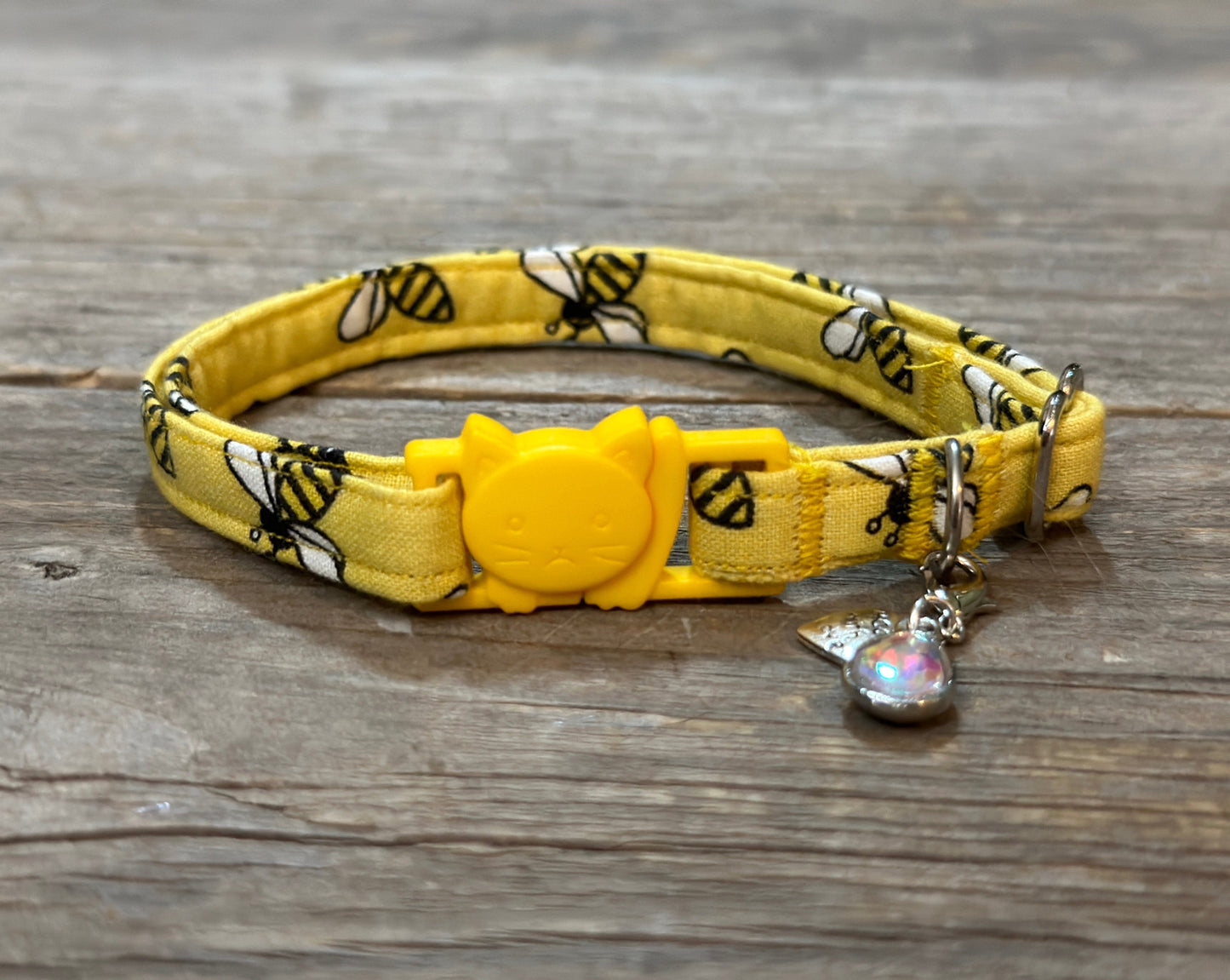 Buzz Worthy - Cat Collar