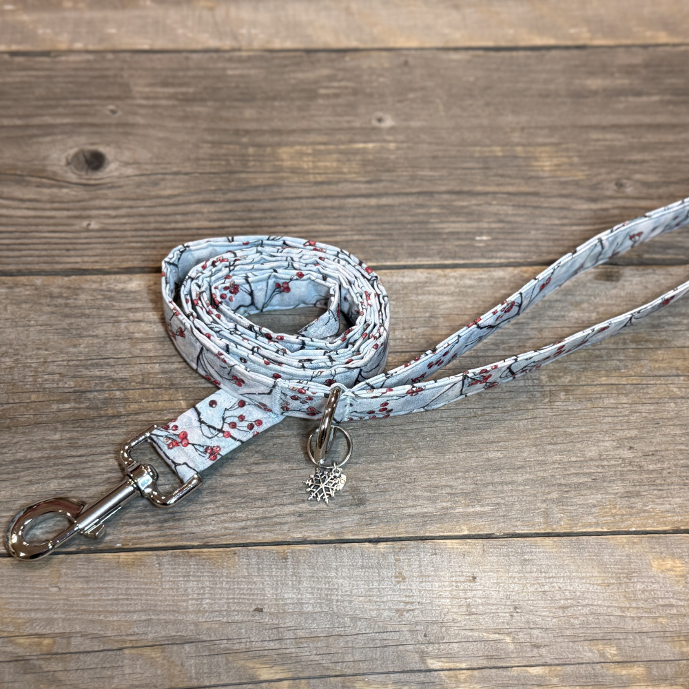 Winterberry Bliss -Dog Leash