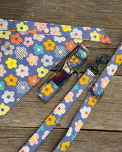 Load image into Gallery viewer, Flower Power-Dog Leash
