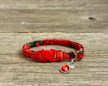 Load image into Gallery viewer, Berrylicious - Cat Collar
