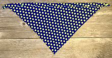 Load image into Gallery viewer, Double-Sided Dog Bandanna - Daisy Delight
