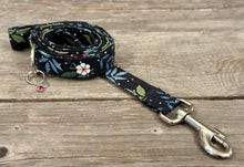 Load image into Gallery viewer, Winter Garden -Dog Leash
