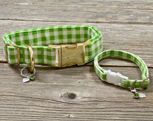 Load image into Gallery viewer, Picnic in the Meadow - Cat Collar
