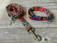 Load image into Gallery viewer, Groovin&#39; in the Garden -Dog Leash
